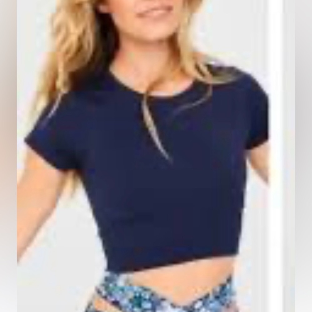 Offline by Aerie Sidewalk Seamless Crip Top in Navy Size Small. Great Shape!